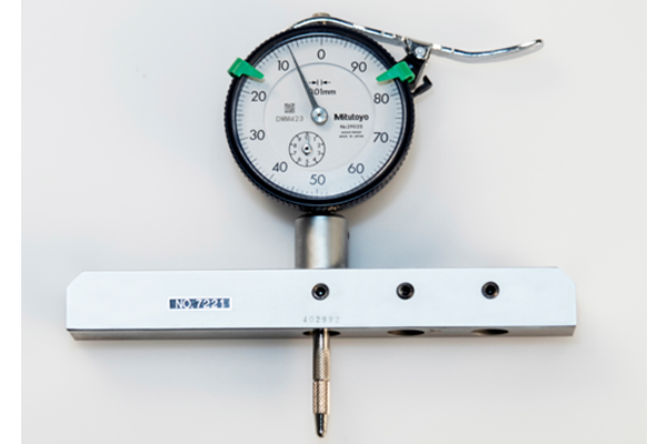 Đồng hồ so đo sâu cơ khí đế dài 0-200mm Mitutoyo, 7221A